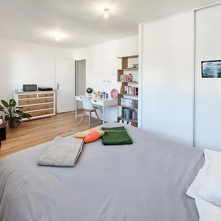 Stunning In With Kitchen Vakantiehuis Le Bouscat