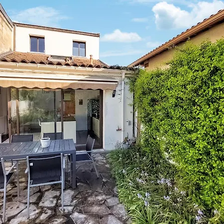 Stunning In With Kitchen Vakantiehuis Le Bouscat